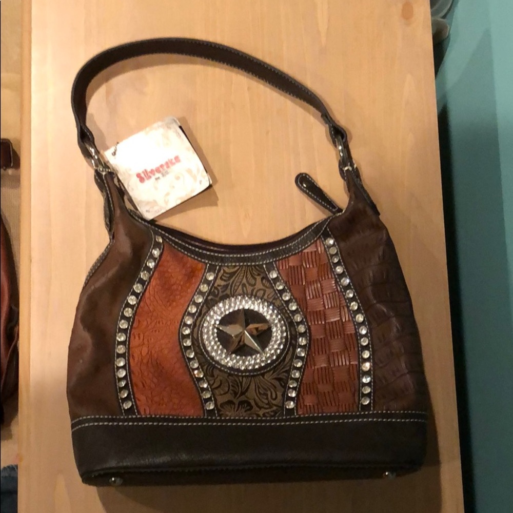 Super cute Silverake bling western purse!